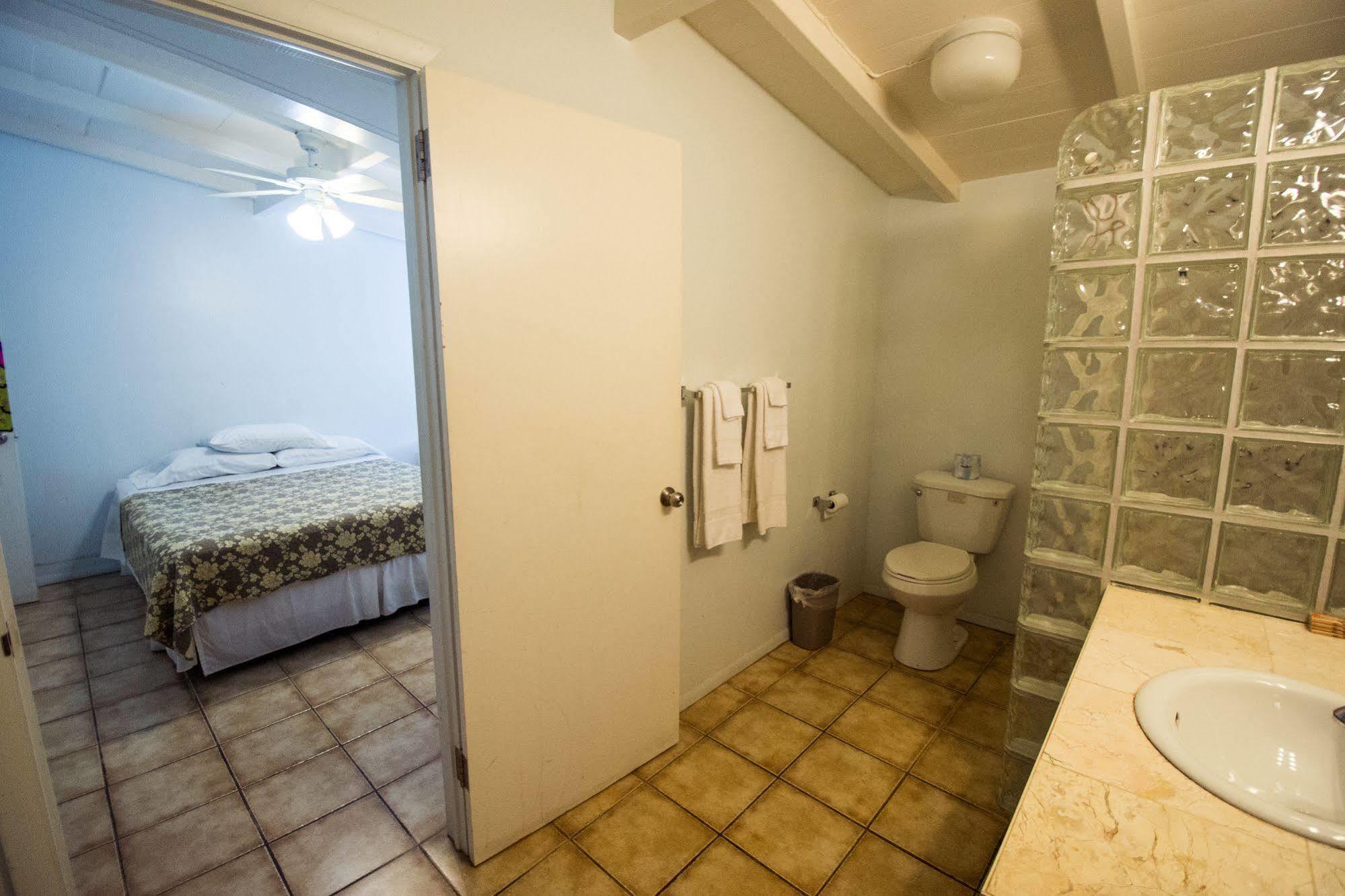 שארלוט אמלי Galleon House Hotel מראה חיצוני תמונה